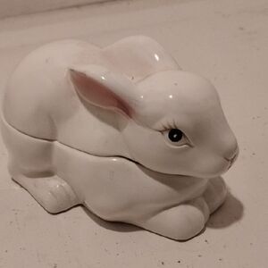 Amscan White Ceramic Bunny Figurine